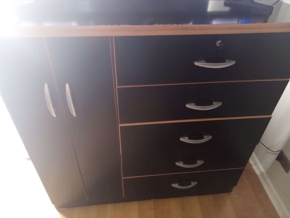 Comoda con 7 Cajoneras STG CENTRO 